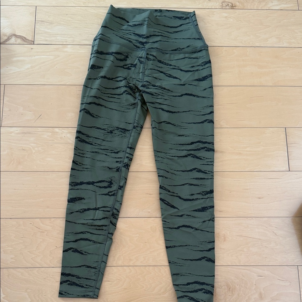 Beyond Yoga Green Patterned Leggings